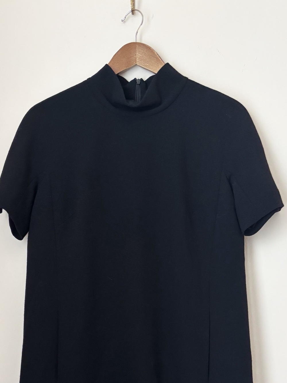 Lafayette 148 Black Wool Mock Neck Ruffle Hem Dress Sz 8 Quiet Luxury - Picture 2 of 6